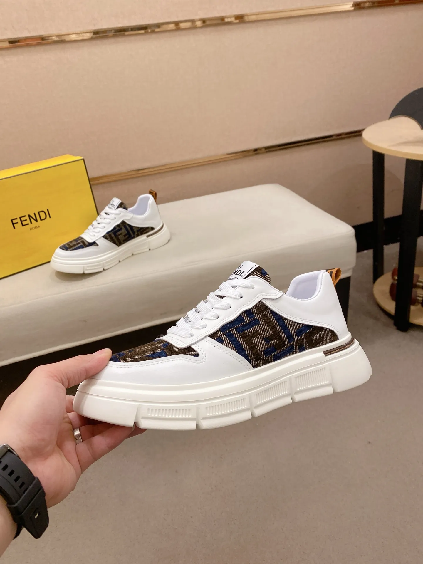 Factory price 400💰 (fendi) New style 👊🏻 upper 🇮🇹 imported cowhide fabric 🇩🇪 lining imported sheepskin lining. The original outsole is molded to highlight the identity of every man, and the upper foot is elegant and stable🚶🏻🚶🏻The high-end custom counters reproduce the original version📯No matter the wind or rain, the shoe last remains unchanged and can withstand the verification of time🔍️,🔵 Size: 38-44